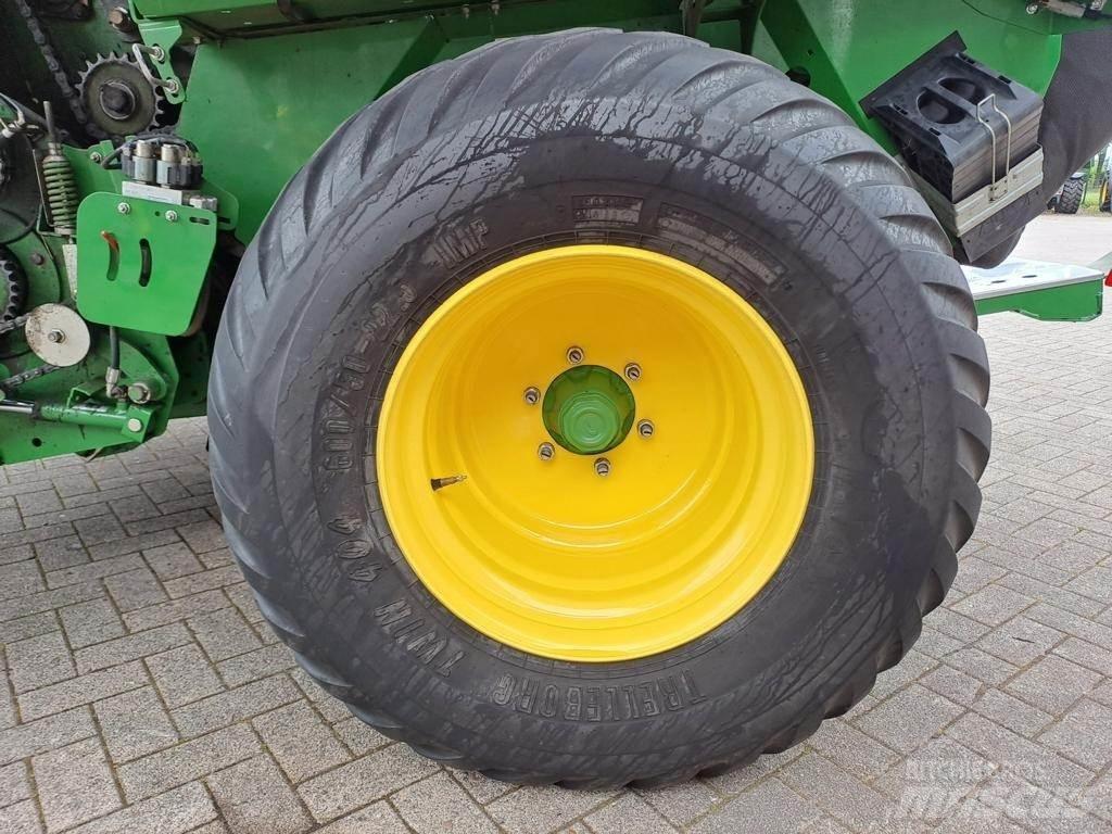 John Deere V461R 圆捆打捆机