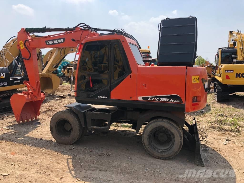 Doosan DX150W 履带挖掘机