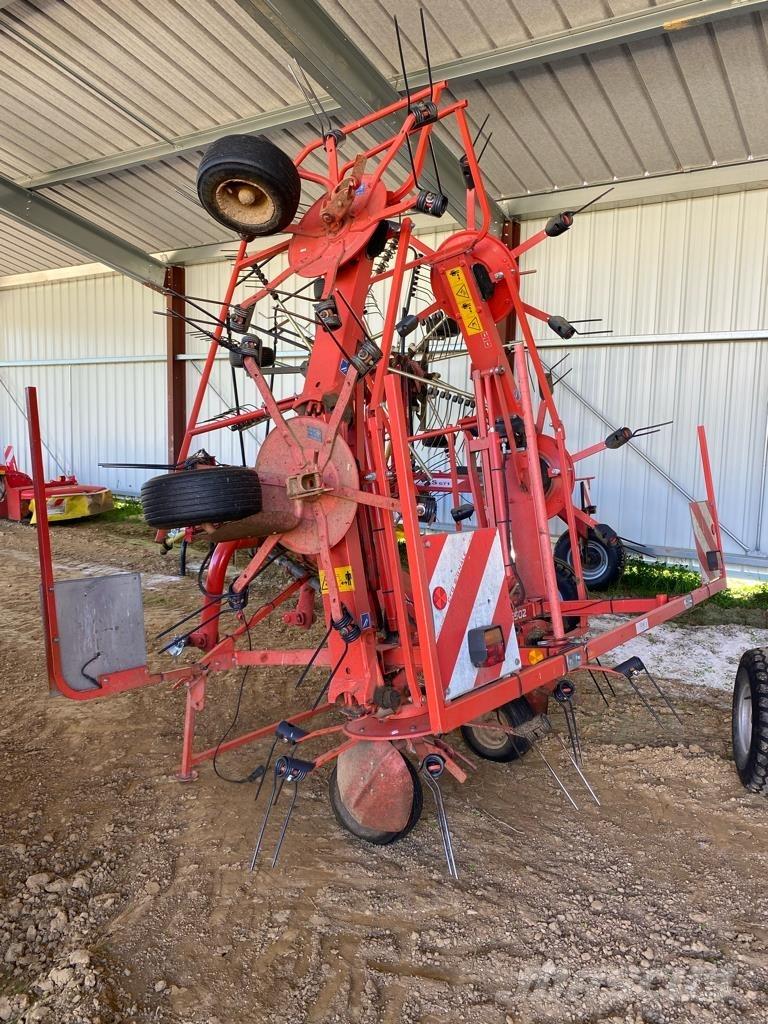 Kuhn GF 6502 犁耙和摊草机