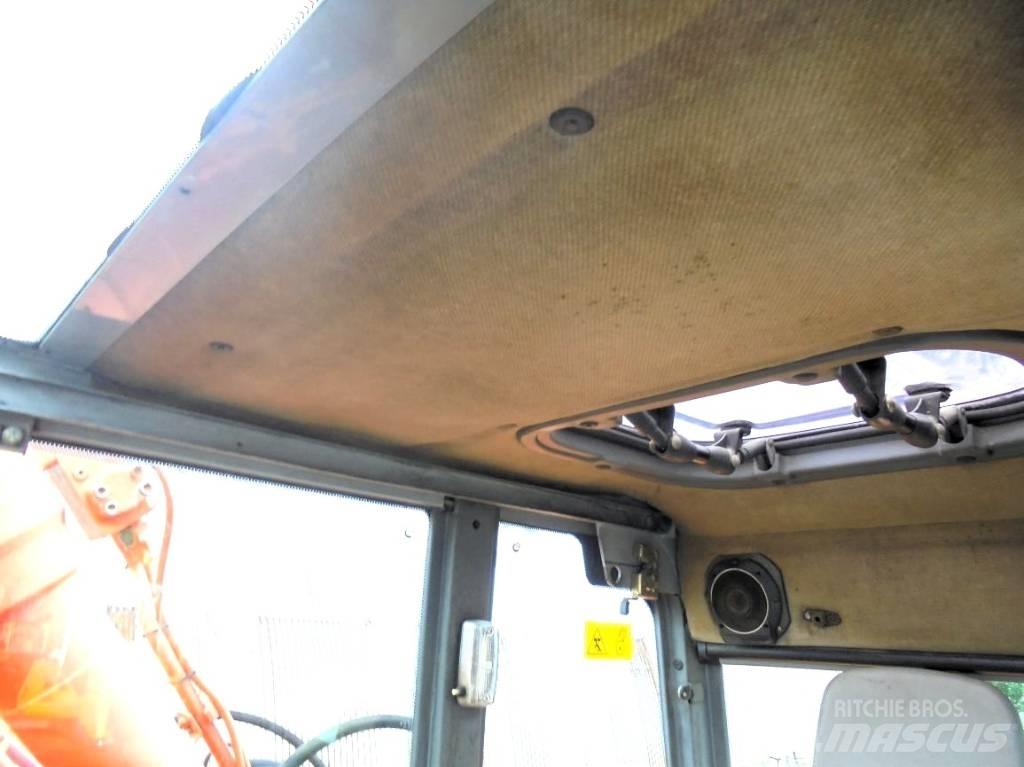 Hitachi FH 130 W-3 轮式挖掘机