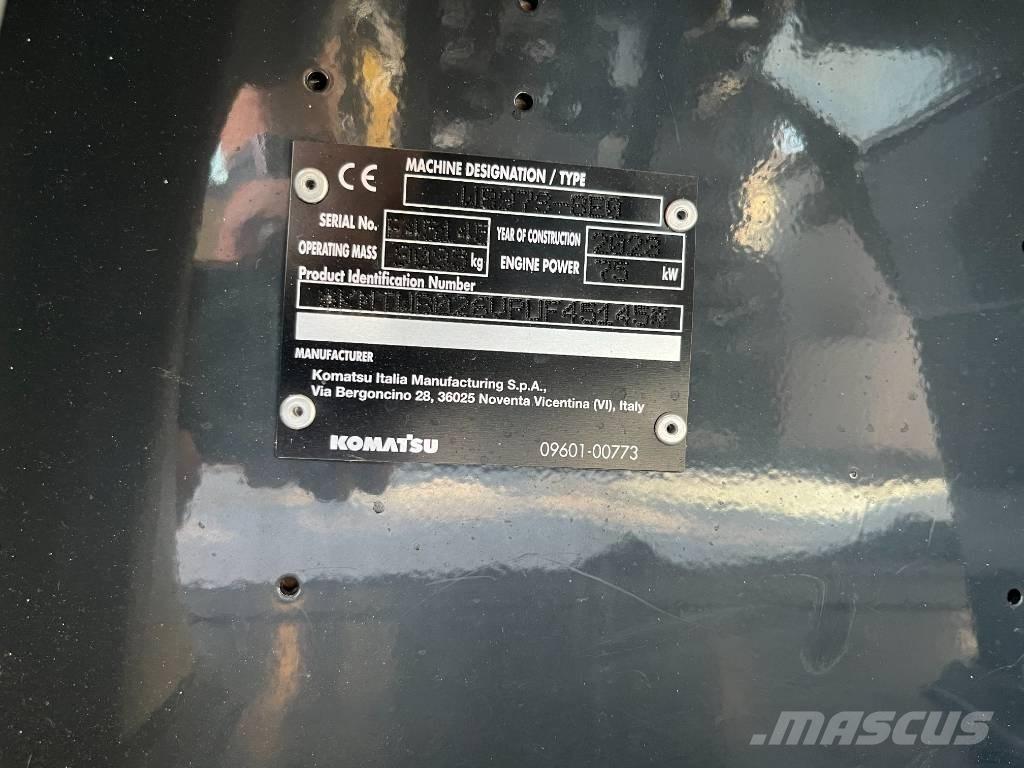 Komatsu WB 97 S-8 反铲装载机