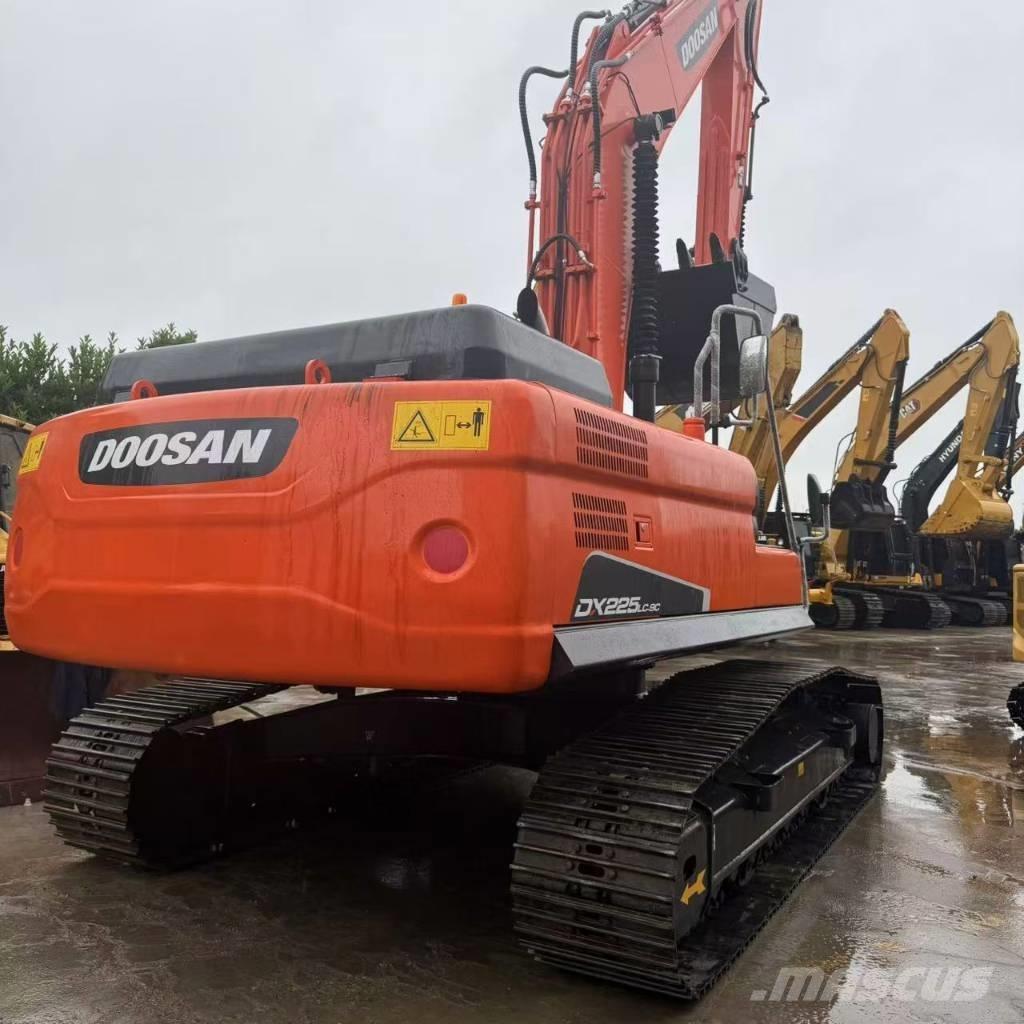 Doosan DX 225 履带挖掘机
