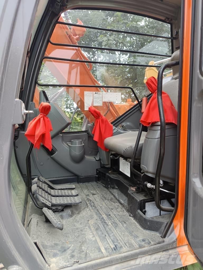 Hitachi ZX 80 中型挖掘机