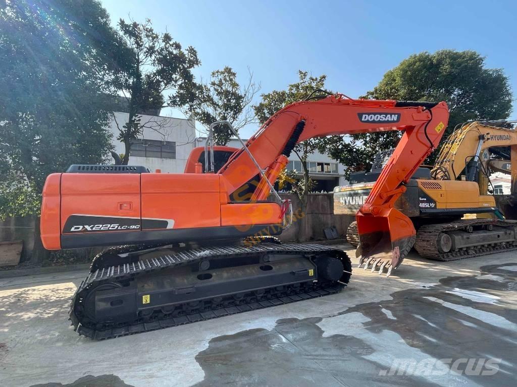 Doosan DX 225 LCA 履带挖掘机