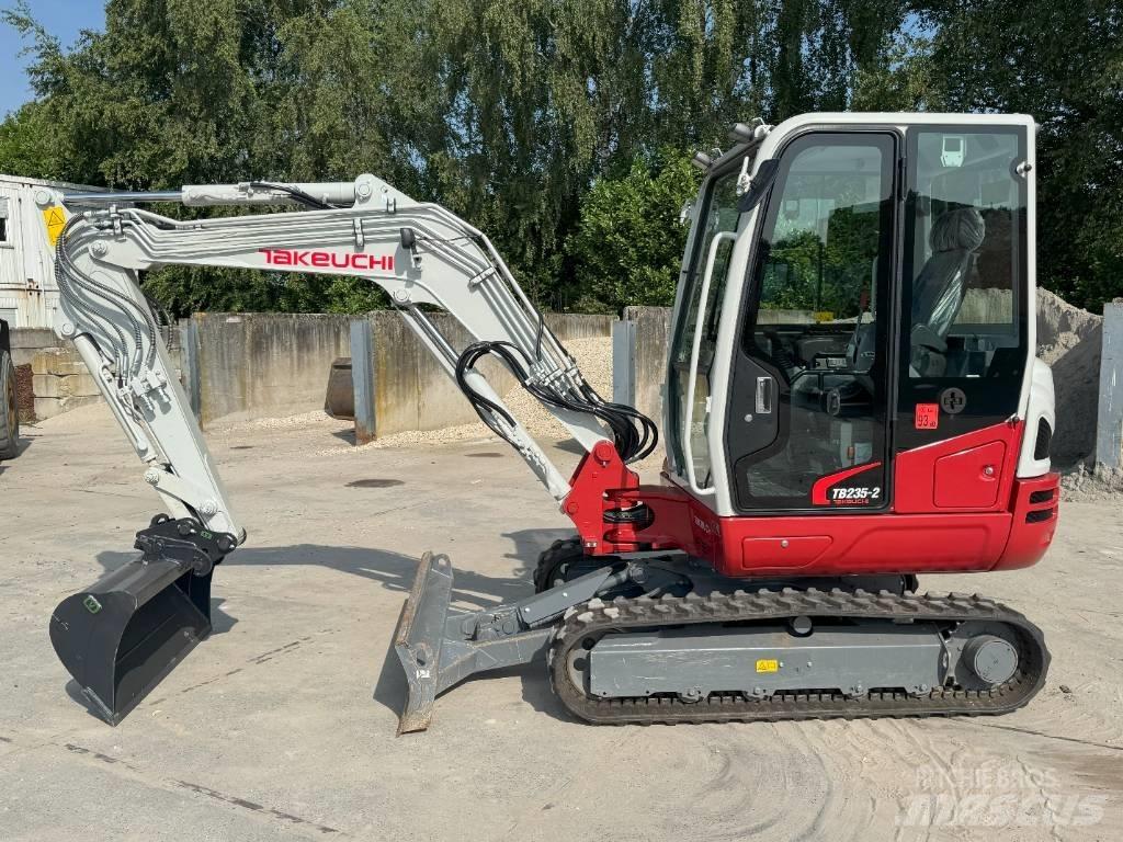 Takeuchi TB 235-2 小型挖掘机