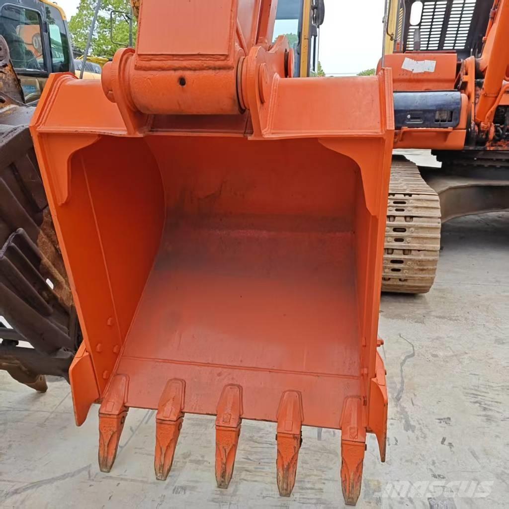 Hitachi ZX 210 履带挖掘机