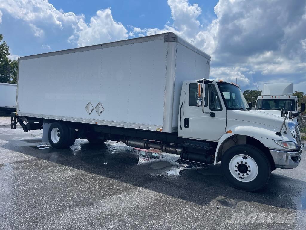 International 4300 厢式货车