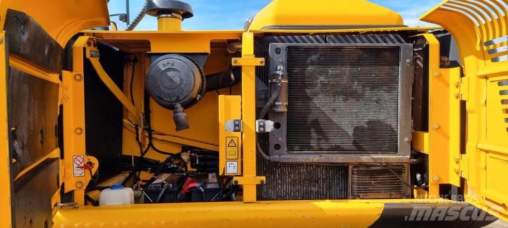 JCB JS 220 LC 履带挖掘机