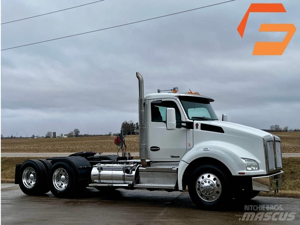 Kenworth T 880 牵引车