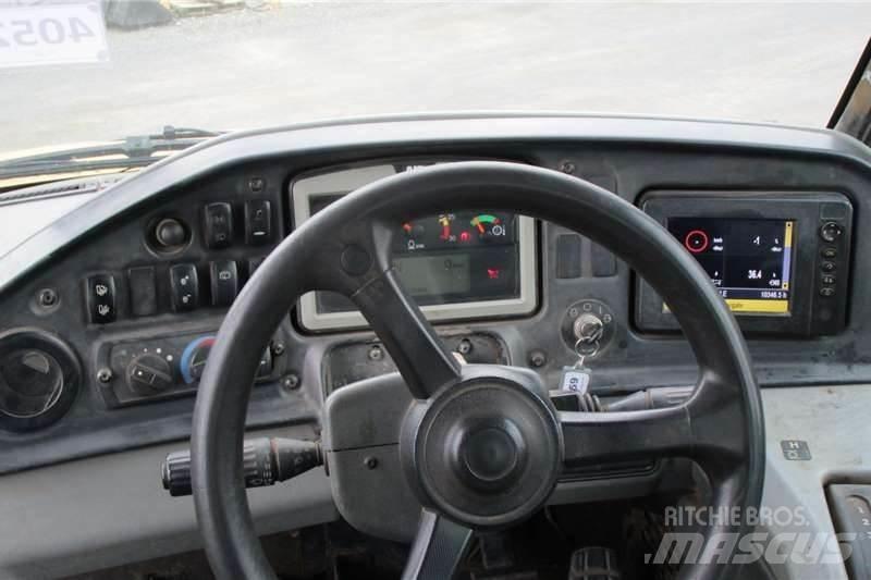 CAT 730C2 铰接式自卸车