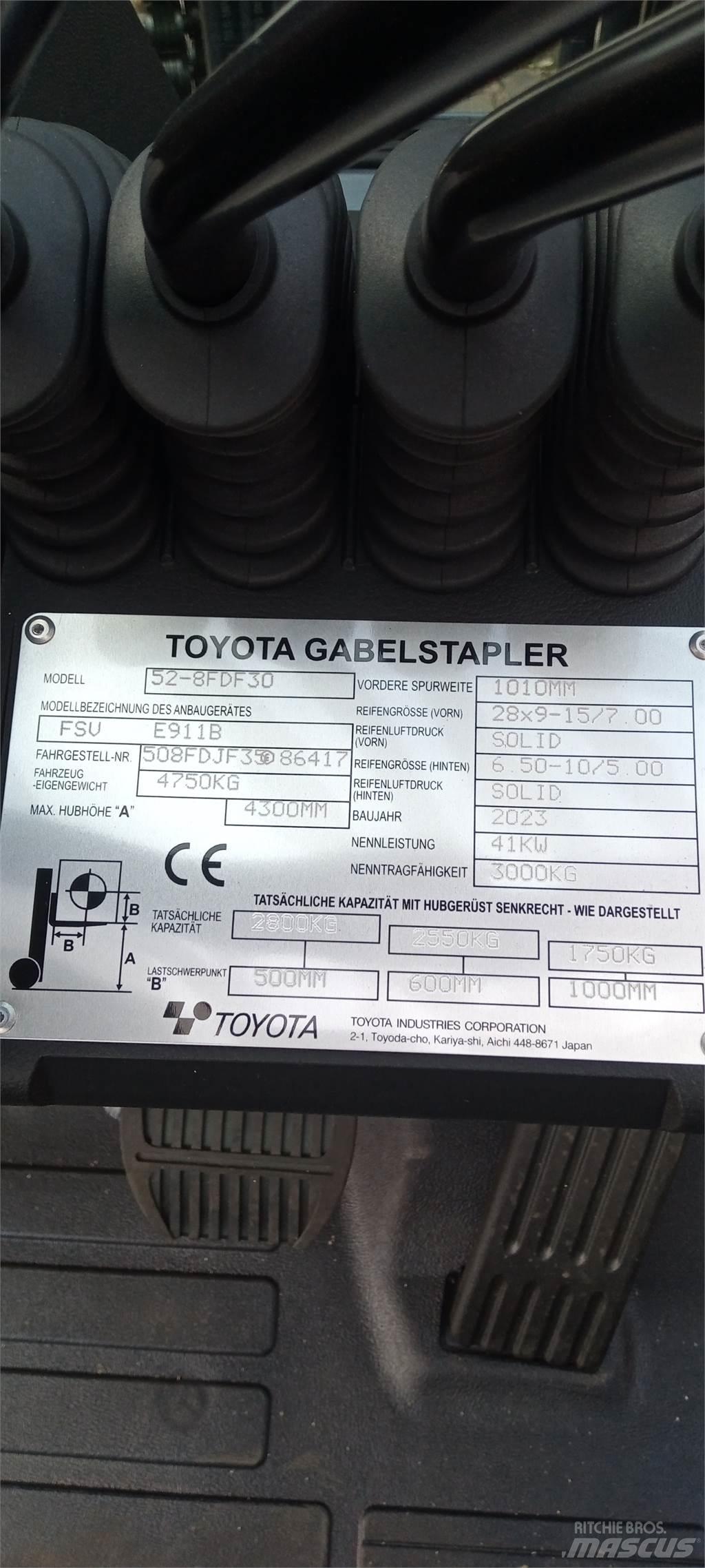 Toyota 52-8FDF30 柴油叉车