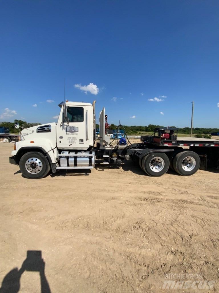 Western Star 4700 牵引车