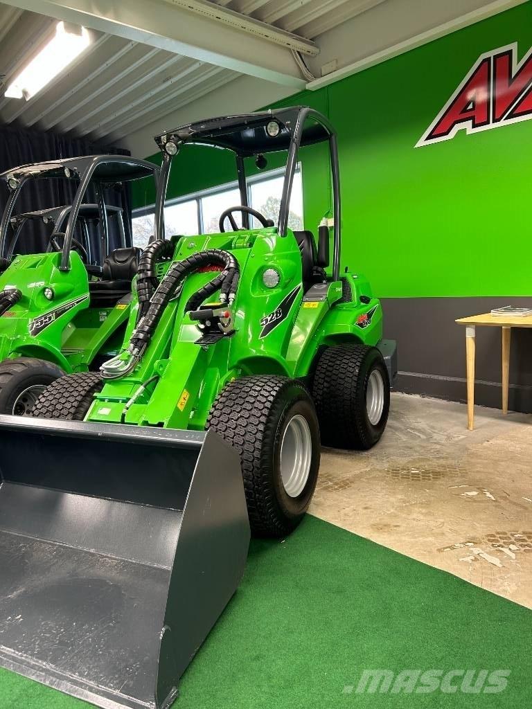 Avant 528 滑移装载机