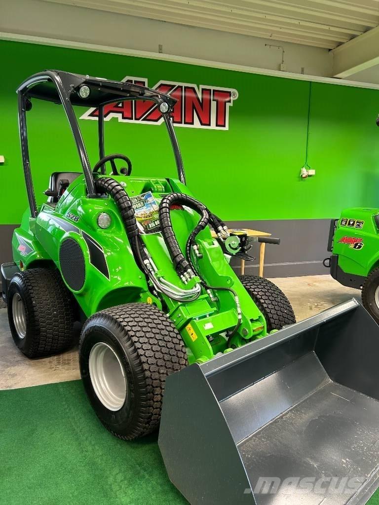 Avant 528 滑移装载机