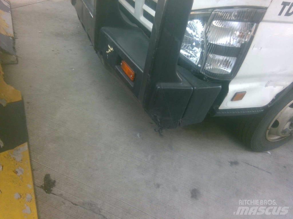 Isuzu NPR 油罐车