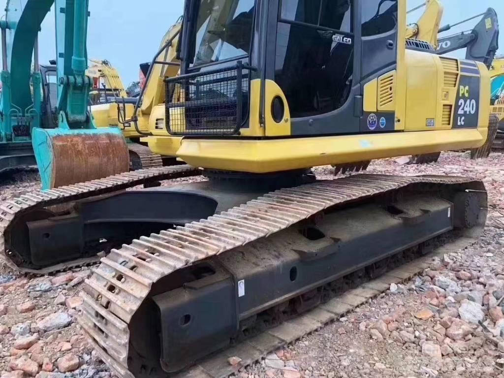 Komatsu PC 240 履带挖掘机