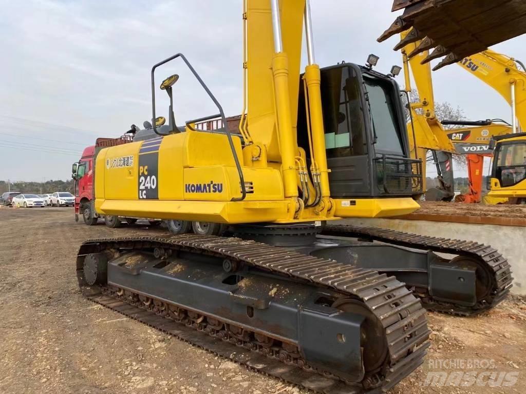Komatsu 240LC-8 履带挖掘机