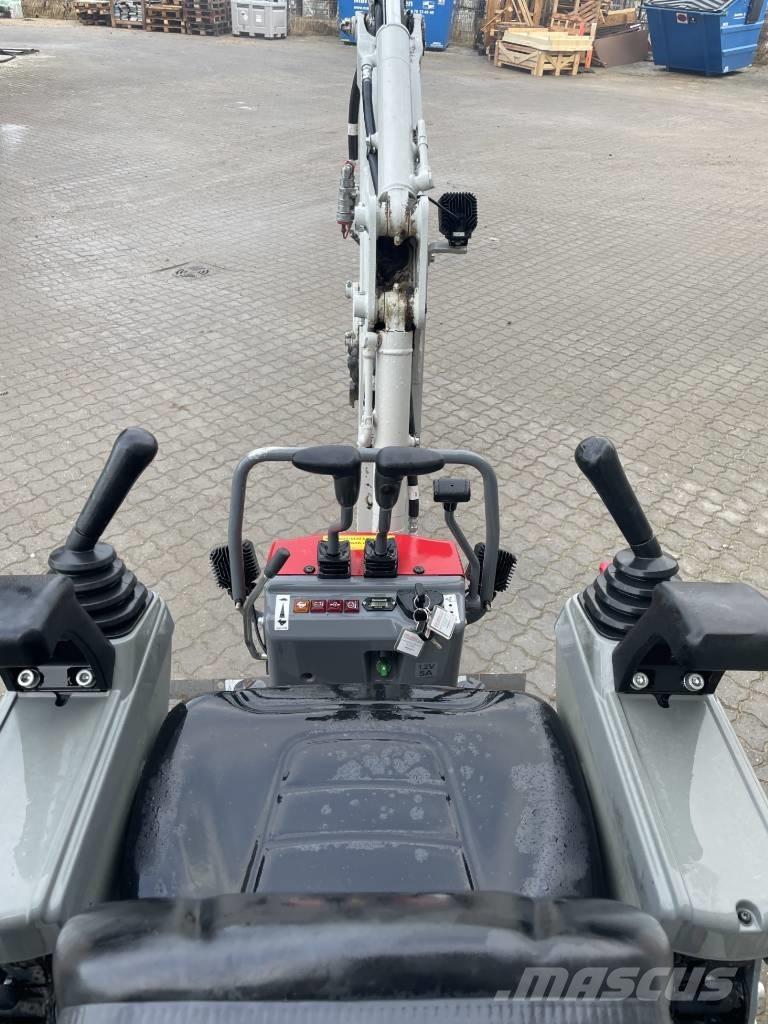 Takeuchi TB 210 小型挖掘机