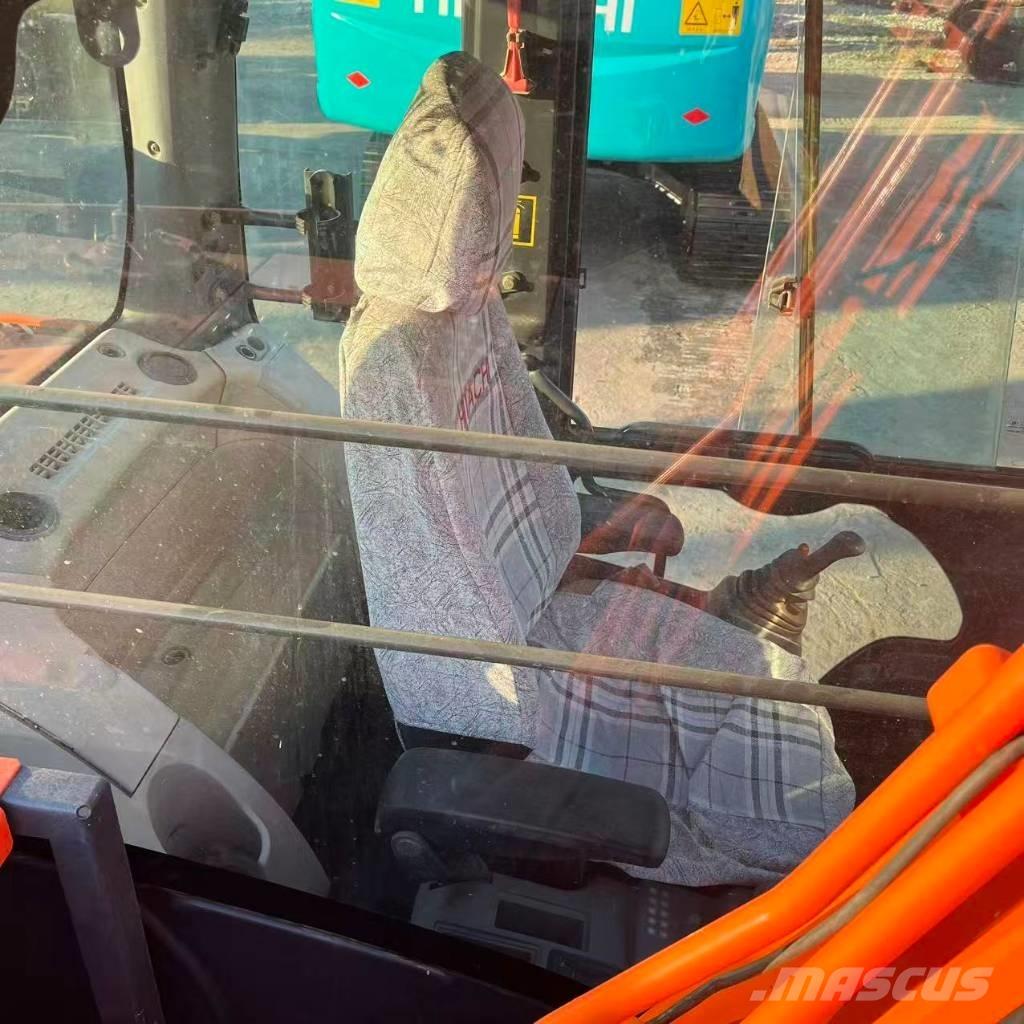 Hitachi ZX 130 中型挖掘机