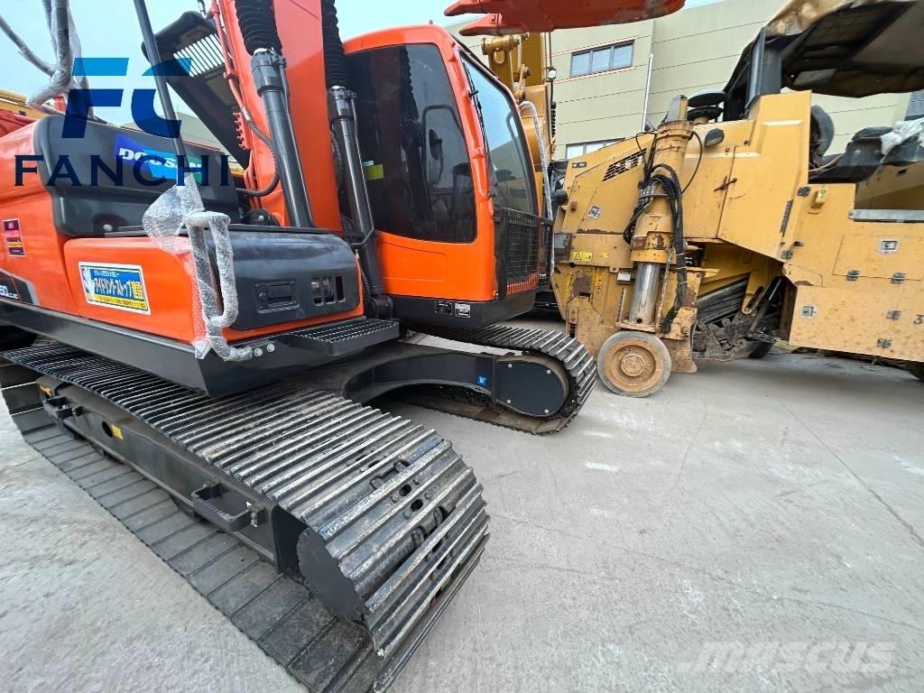 Doosan dx150 履带挖掘机