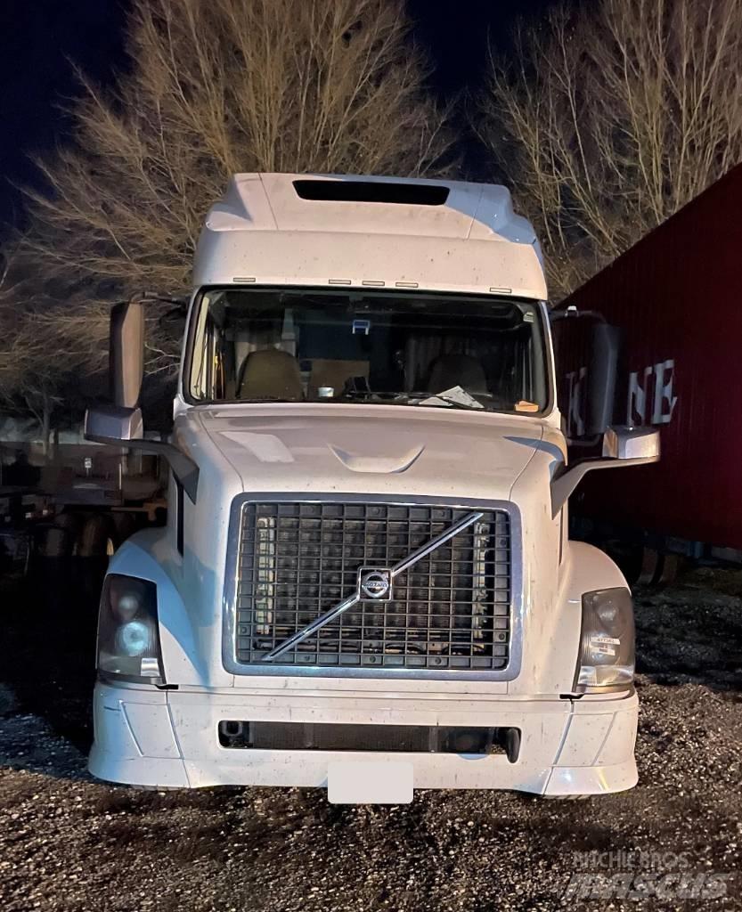 Volvo VNL 42 670 牵引车