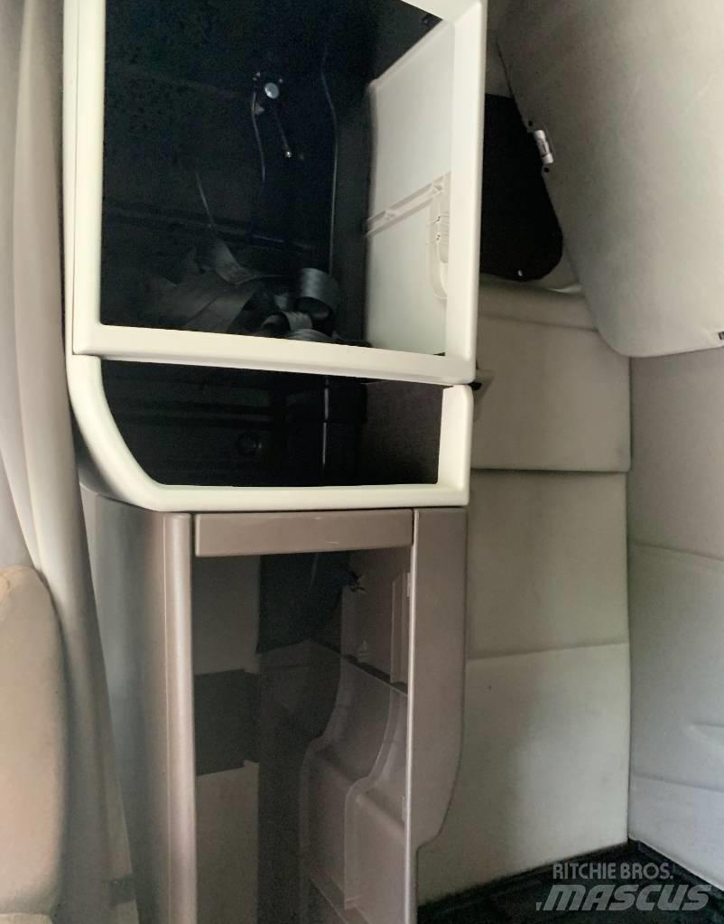 Volvo VNL 42 670 牵引车