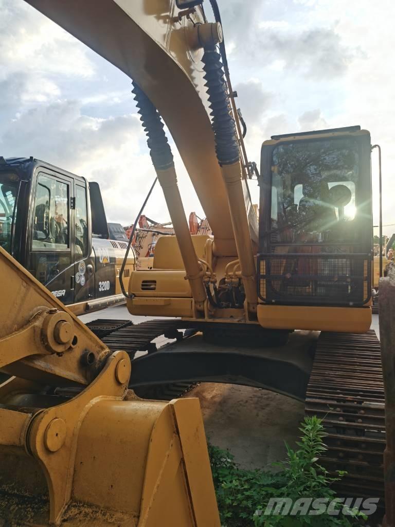 Komatsu PC 220-7 履带挖掘机