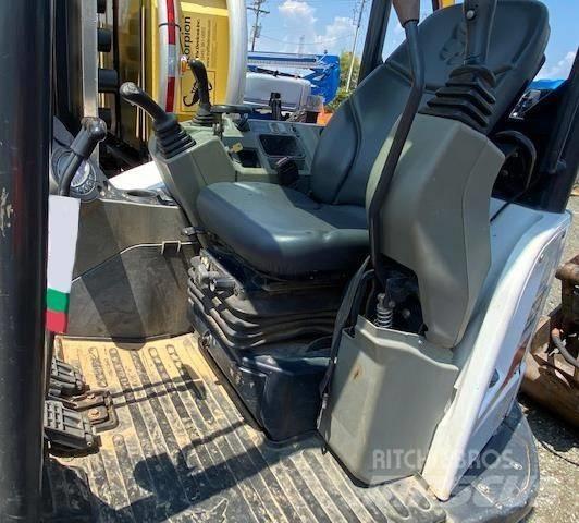 Bobcat E35i 小型挖掘机