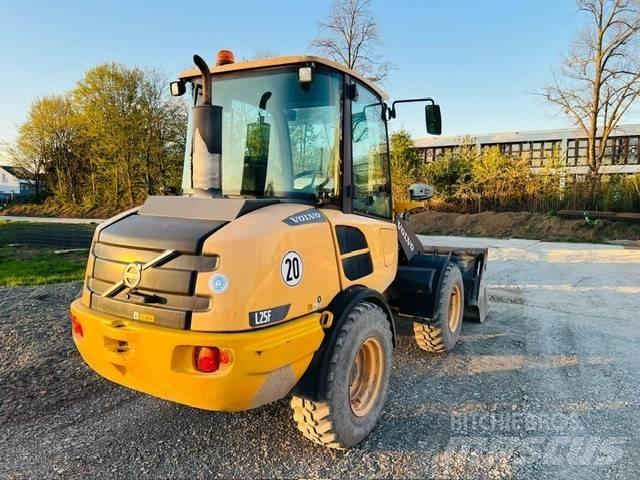 Volvo L25FZ 滑移装载机