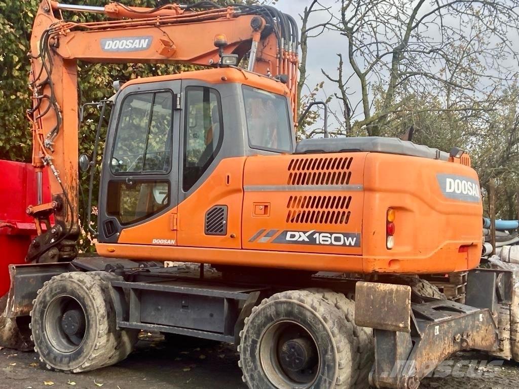 Doosan DX 160 W-3 轮式挖掘机
