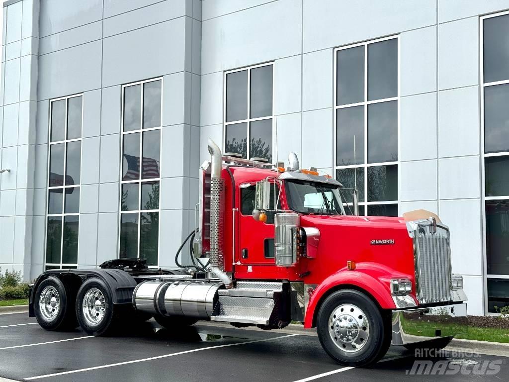 Kenworth W900 牵引车