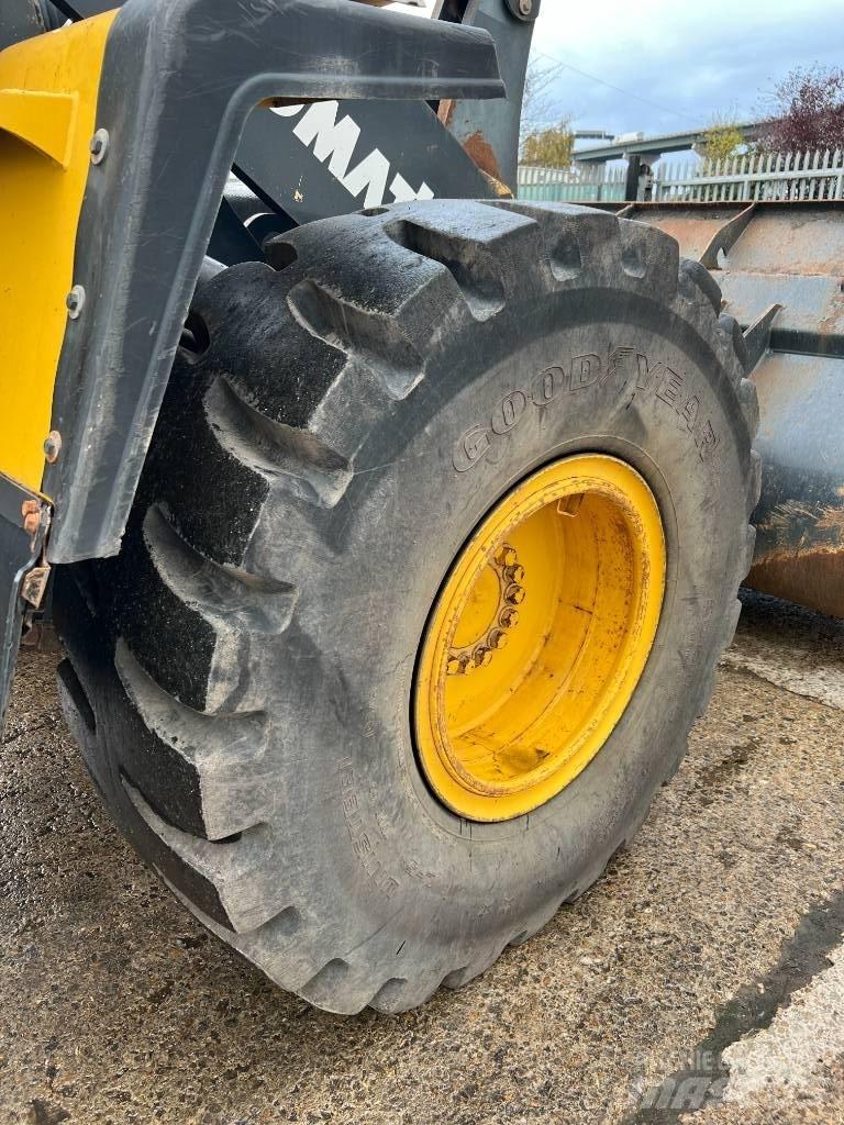 Komatsu WA320PZ-6 轮式装载机