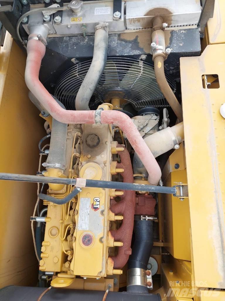CAT 323D3 履带挖掘机