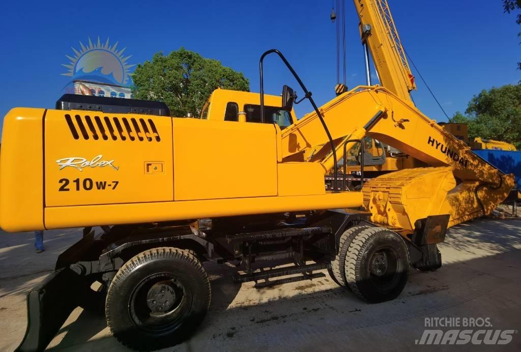 Hyundai R 210W-7 轮式挖掘机