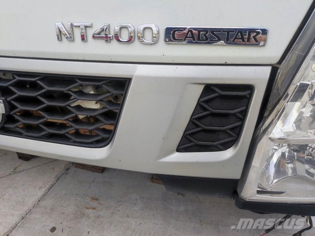 Nissan NT 400 驾驶室与内部