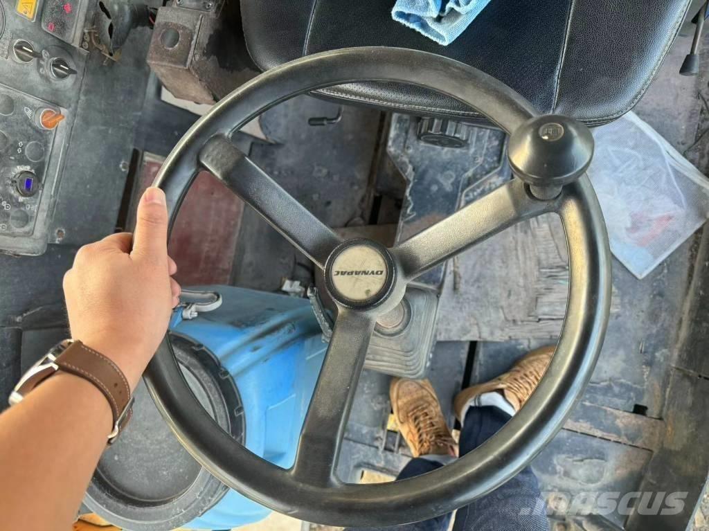 Dynapac CC422 双轮压路机