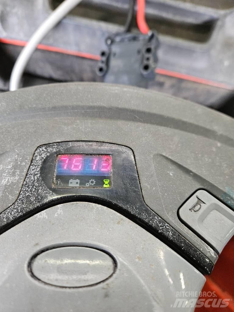 BT LPE250 电动搬运车