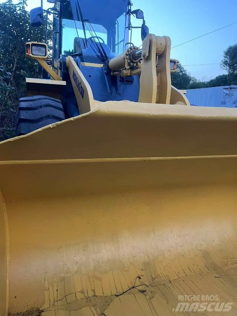 Komatsu WA 320 轮式装载机