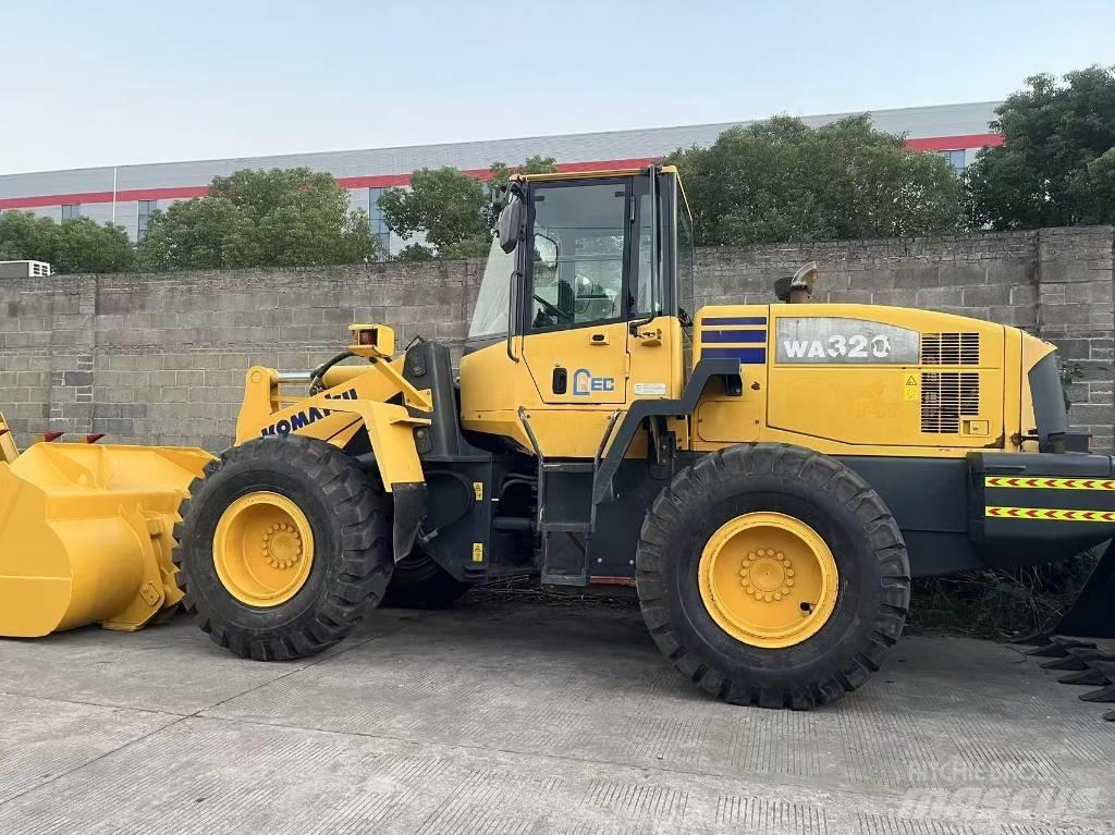 Komatsu WA 320 轮式装载机