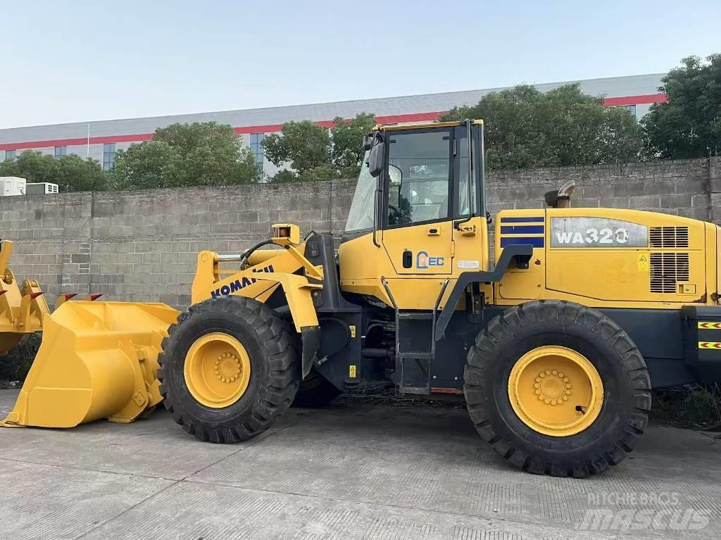Komatsu WA 320 轮式装载机