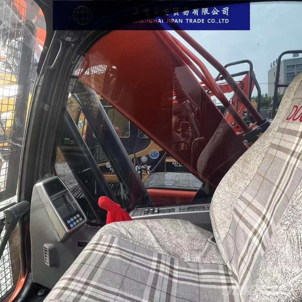 Doosan DX 300 LC 履带挖掘机