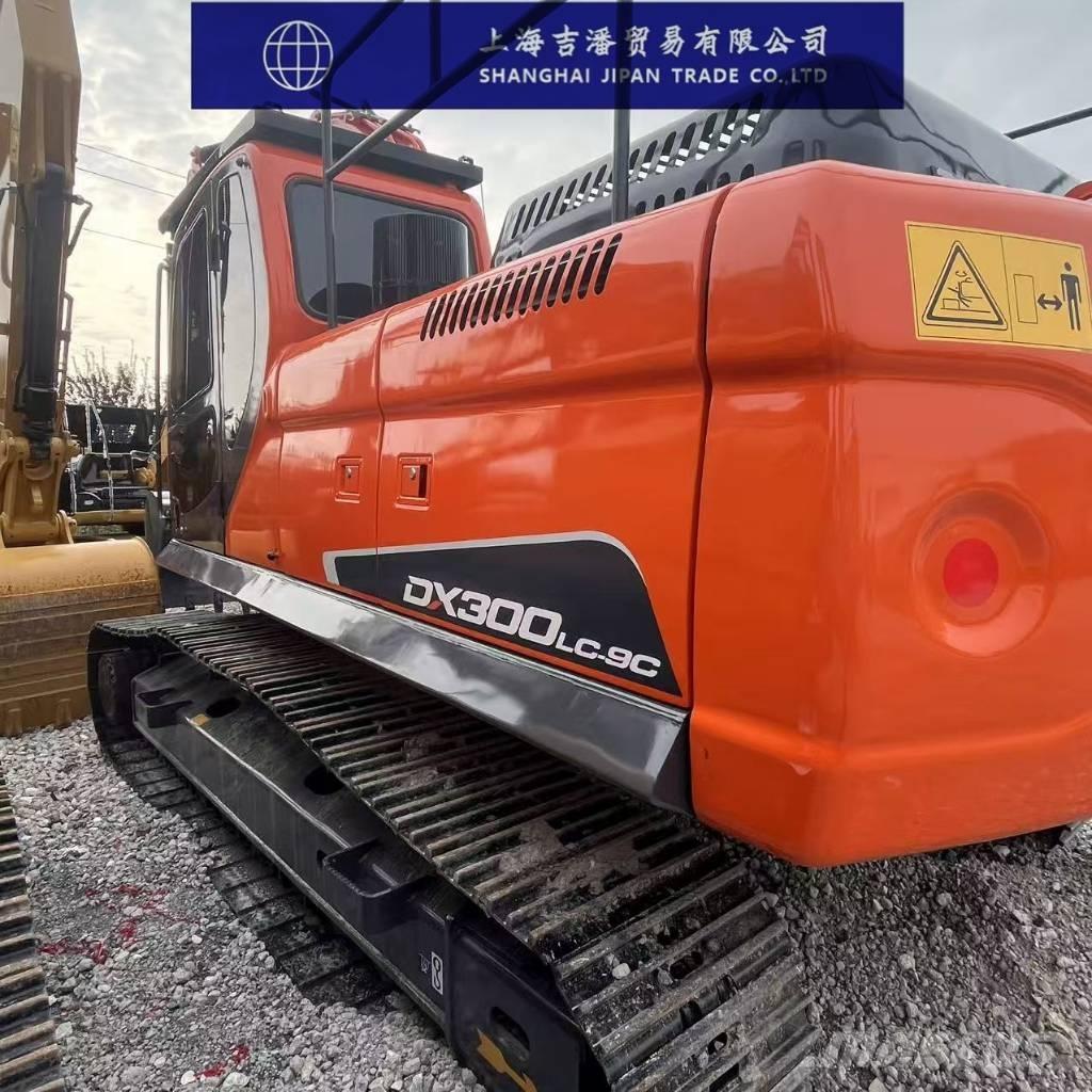 Doosan DX 300 LC 履带挖掘机