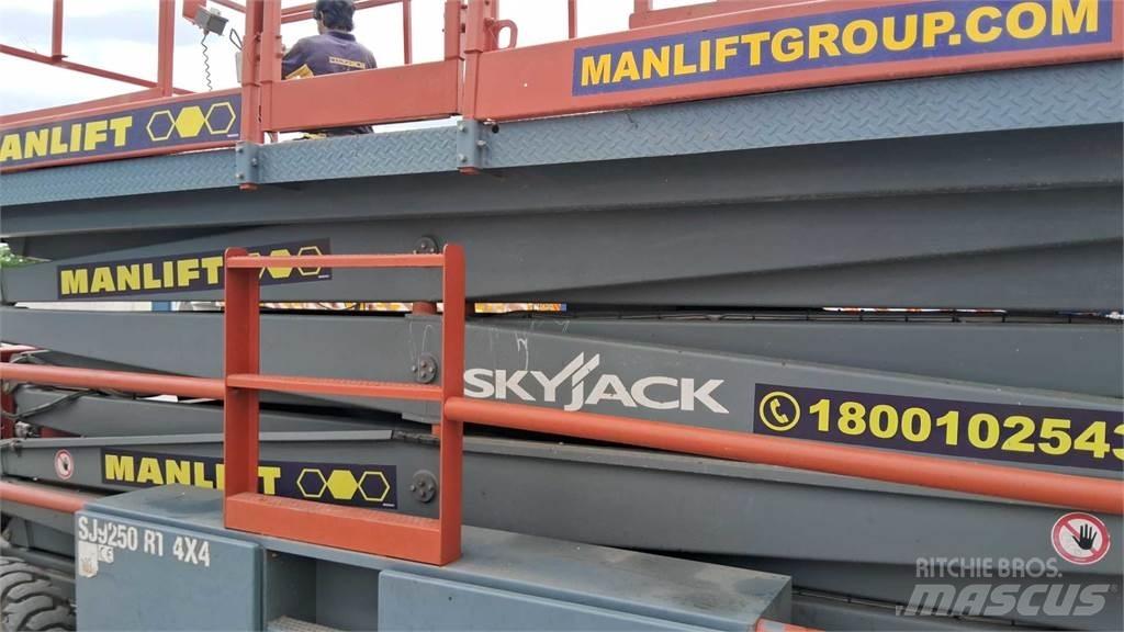 SkyJack 9250RT 剪叉式升降机