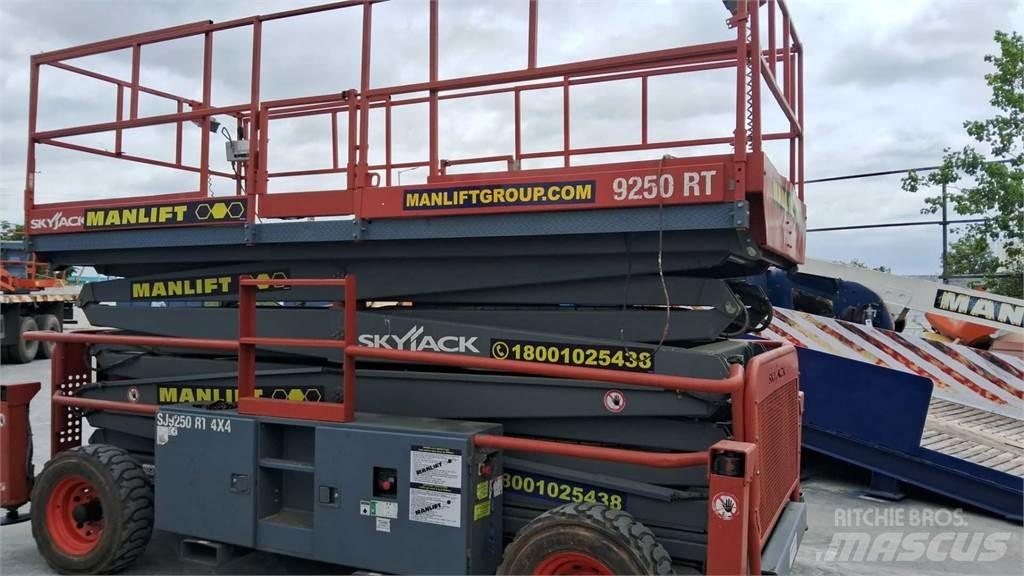 SkyJack 9250RT 剪叉式升降机