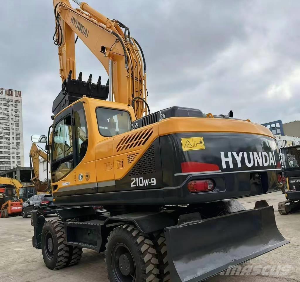 Hyundai 210W -9 轮式挖掘机