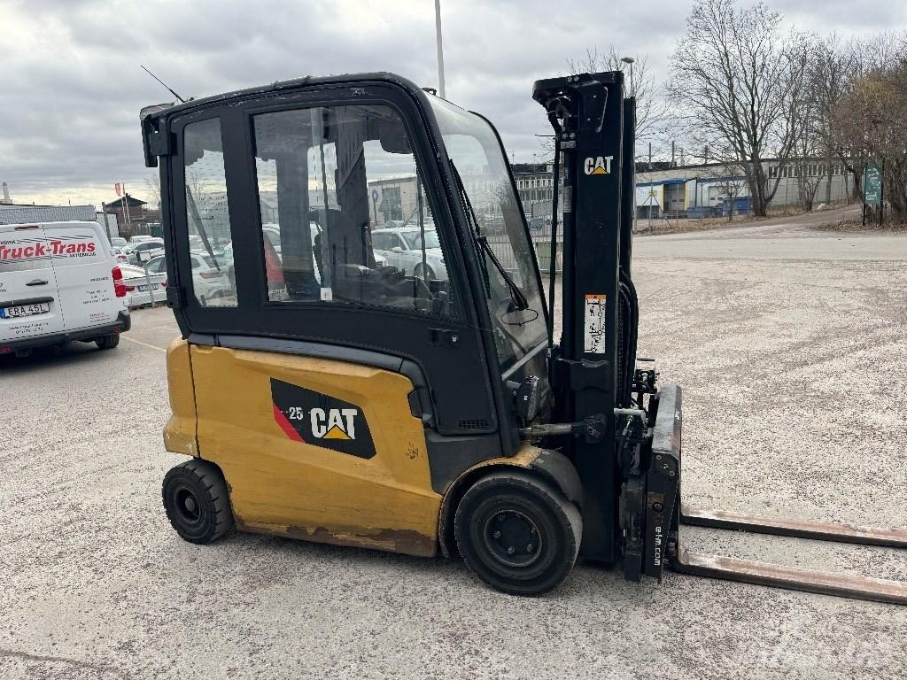 CAT EP25N 电动叉车
