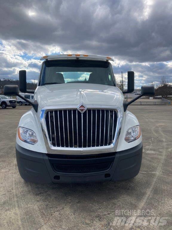International LT 牵引车