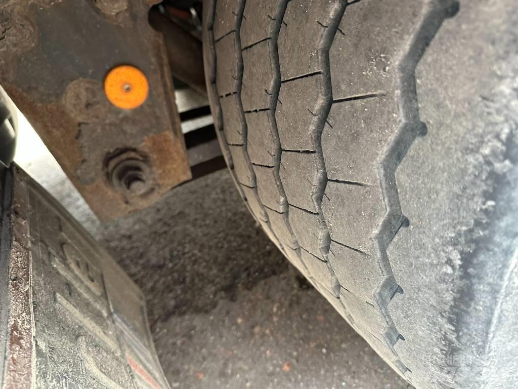 Krone SDP 27 MEGA 侧帘半挂车