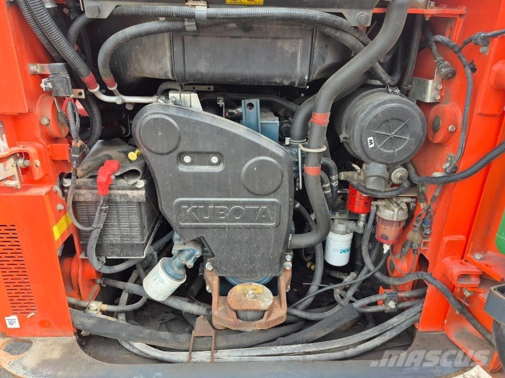 Kubota SSV 65 滑移装载机