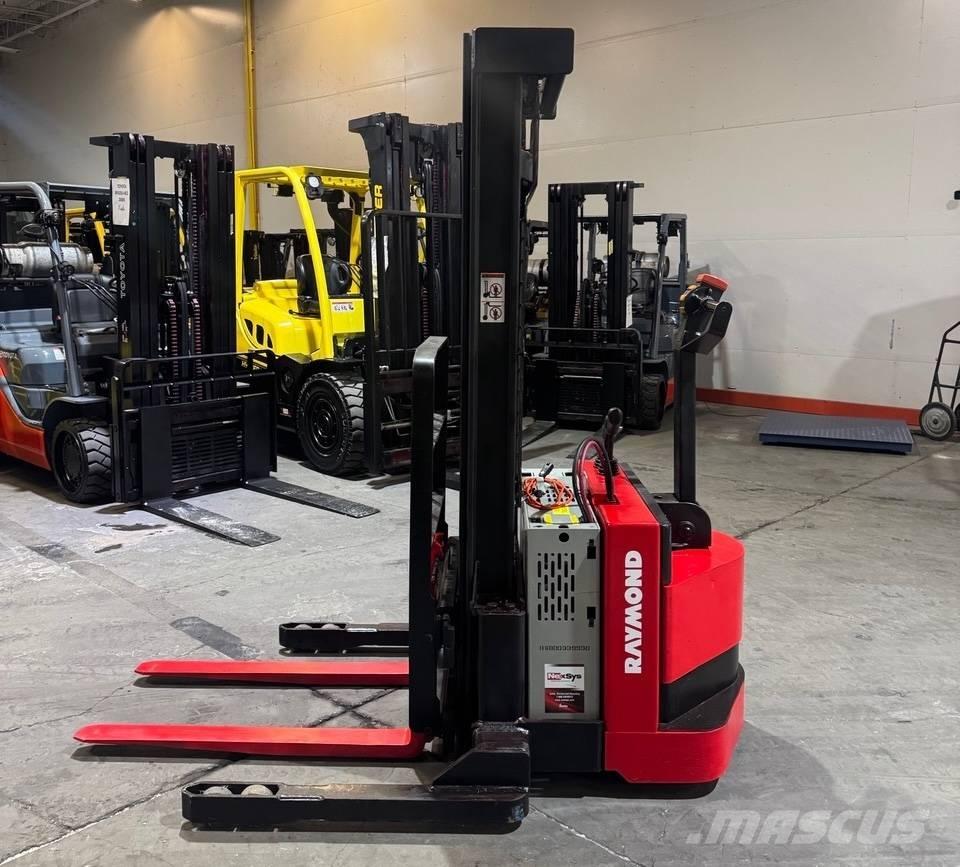 Raymond RSS40 行走式堆垛机